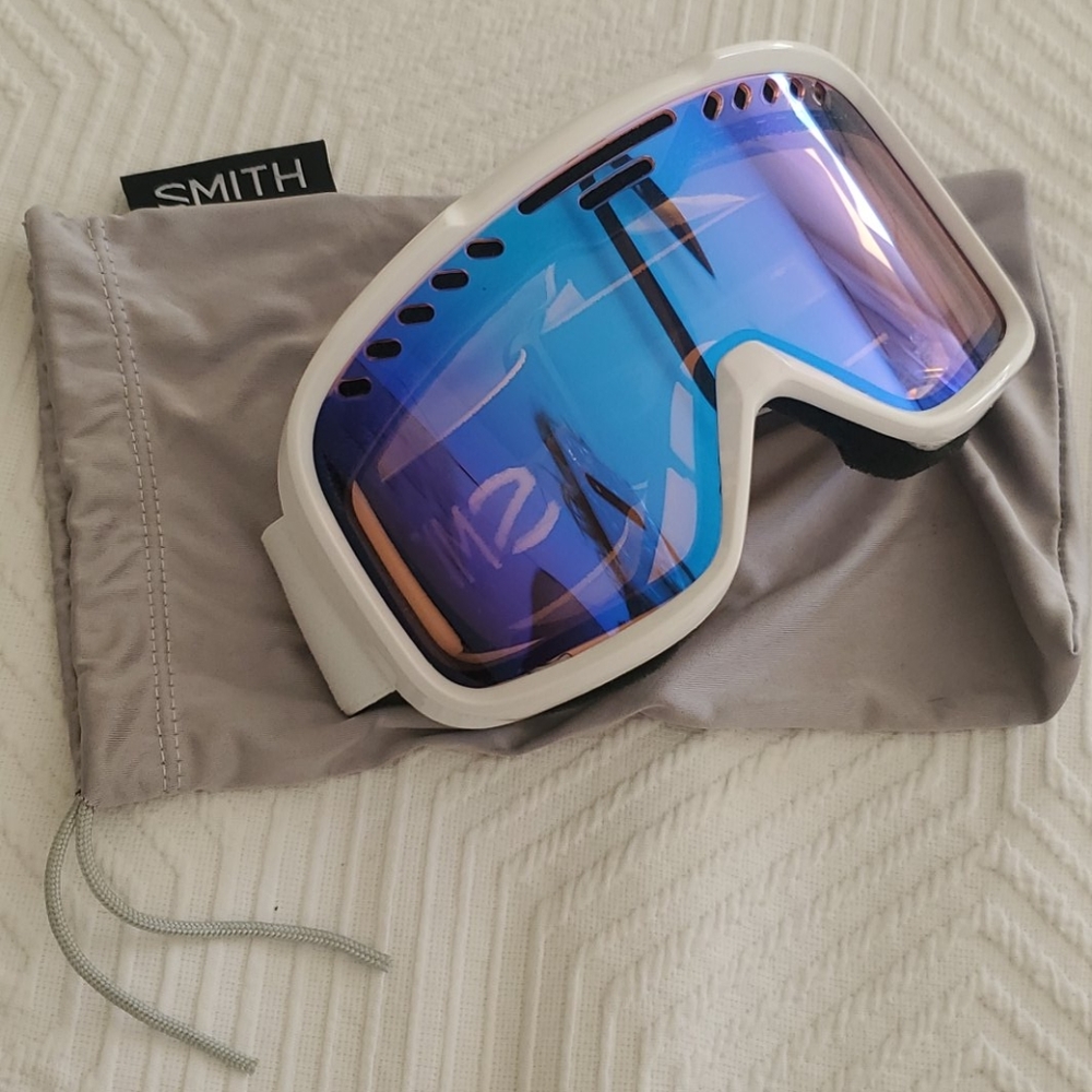 Smith snowboarding goggles